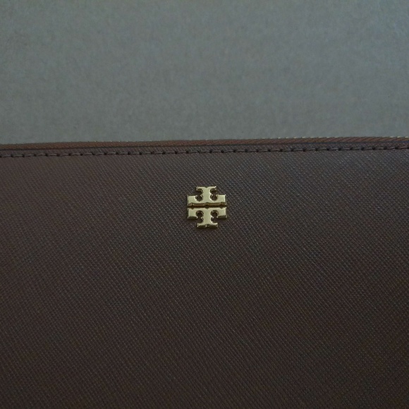 AUTHENTIC BROWN/MOOSE TORY BURCH EMERSON WRISTLET ZIP WALLET - Picture 6 of 6